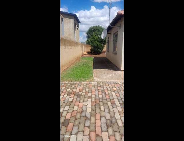 2 BEDROOM HOUSE FOR SALE IN LUFHERENG